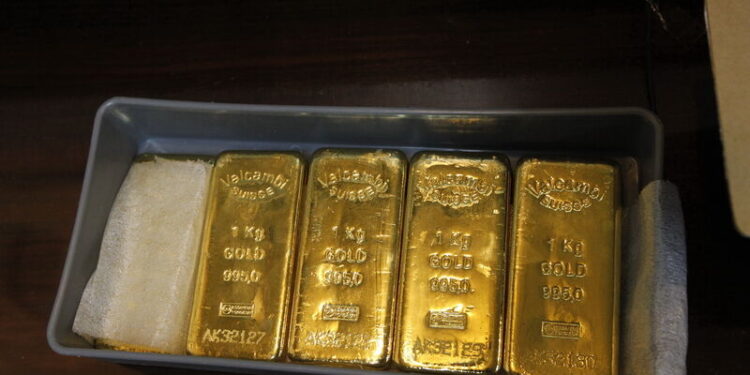 افزایش ۱۱ دلاری بهای اونس طلای جهانی/ افت قیمت فلز زرد در بازار تهران