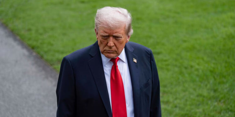 تاخت‌وتاز زیر سایه تاج‌وتخت؛ فرمولِ جادوئیِ ترامپ در روزهای دور از کاخ سفید!