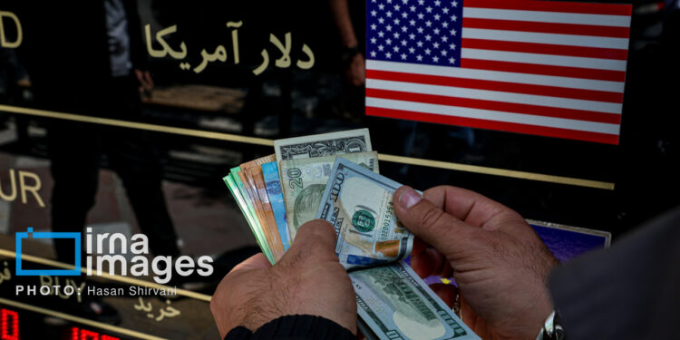 عقب نشینی قیمت‌ها در بازار ارز با مداخله بازارساز