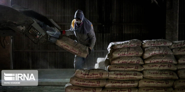 مازاد تولید سیمان صادر می‌شود / ساماندهی صادرات سیمان از طریق بورس کالا