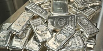 نخستین بار در ۱۴ سال اخیر؛ نقره از مرز ۴۷ دلار عبور کرد