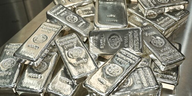 نخستین بار در ۱۴ سال اخیر؛ نقره از مرز ۴۷ دلار عبور کرد