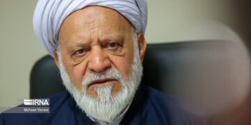 پیمان سپاری ارزی باید از ۶۰ به ۱۰۰ درصد ارز صادرکنندگان تغییر کند