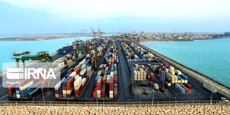 کاهش ارزش پول ملی صادرات را افزایش نمی‌دهد