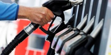 سناریوهای اصلی دولت برای اصلاح قیمت بنزین مشخص شد/ قیمت بنزین ۵۰۰۰ تومان می‌شود؟