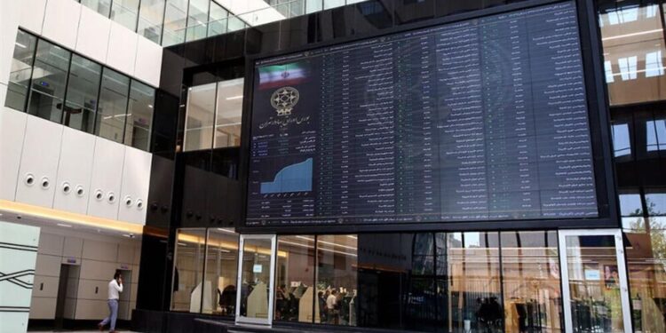 تحلیلگر بازار سرمایه: اگر اتفاق خاصی رخ ندهد، روند صعودی بورس ادامه می‌یابد