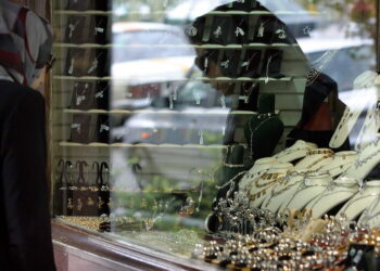 جابه‌جایی سنگین رکوردهای طلای جهانی/ دلار بازار تهران در مسیر ریزش