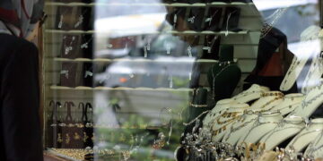 جابه‌جایی سنگین رکوردهای طلای جهانی/ دلار بازار تهران در مسیر ریزش