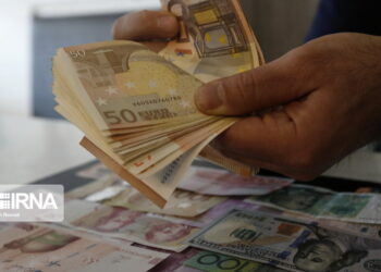 ثبات تصمیم‌گیری، کلید بازگشت اعتماد به بازار ارز ایران