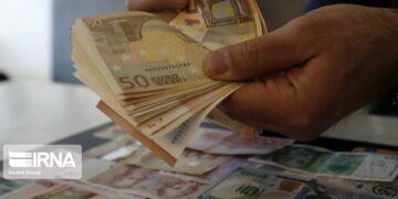 ثبات تصمیم‌گیری، کلید بازگشت اعتماد به بازار ارز ایران