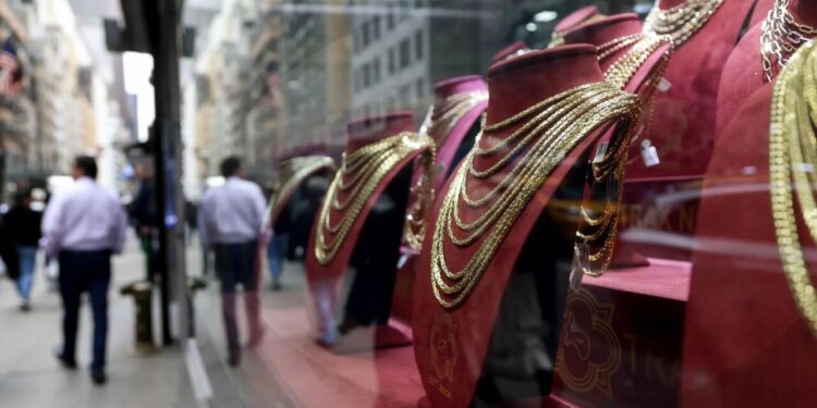 طلای جهانی در آستانه ثبت بزرگ‌ترین جهش روزانه از سال ۲۰۰۸